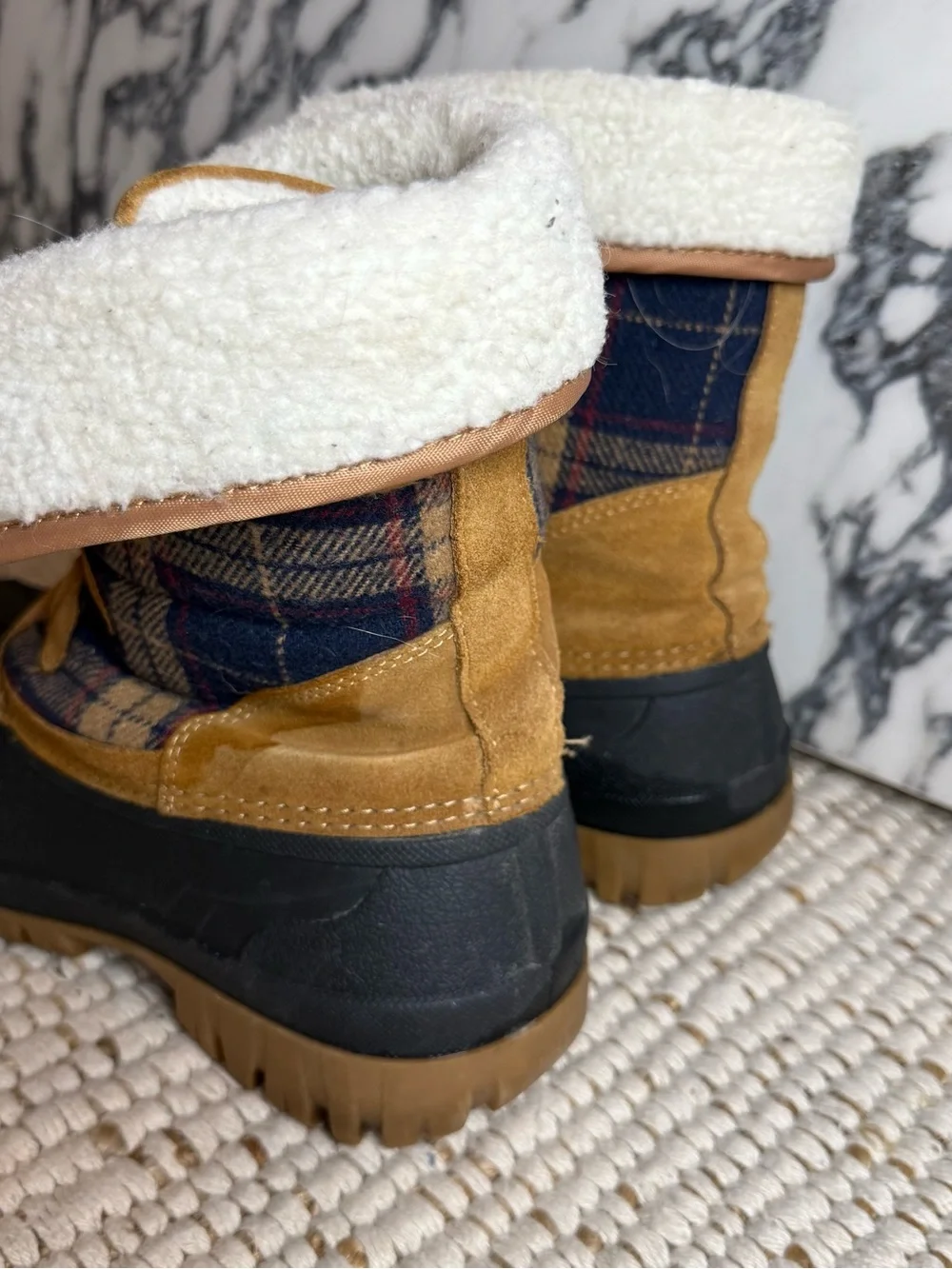 STQ Women's Plaid Winter Duck Boots Size 9 Waterproof Snow Shoes Navy Tan
